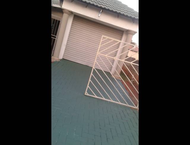 4 BEDROOM HOUSE FOR SALE IN THE ORCHARDS